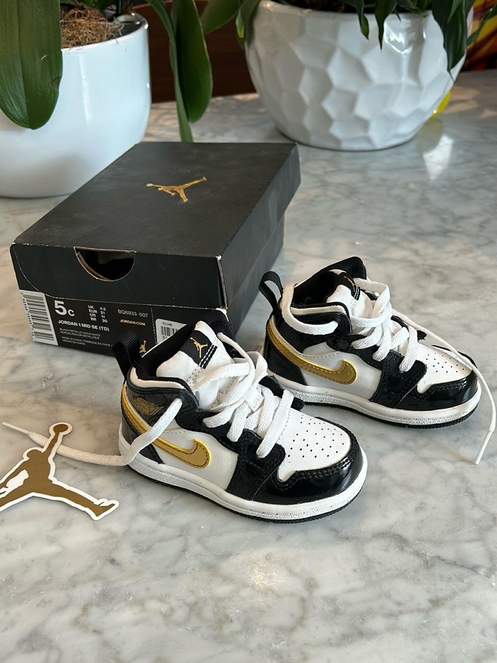Air Jordan Nike kids mid-SE lace up running shoes size 5C